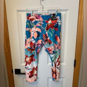 NEW Fila leggings in tropical print. Women’s Large.